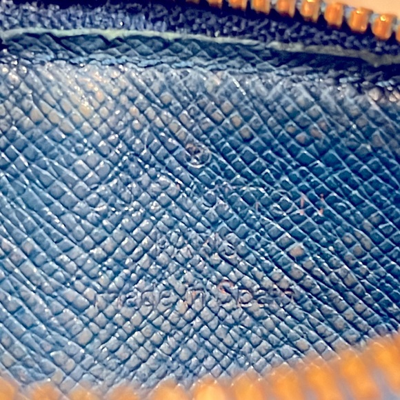 LOUIS VUITTON • Blue Epi Pochette Key Cles / Coin Pouch - Picture 15 of 15